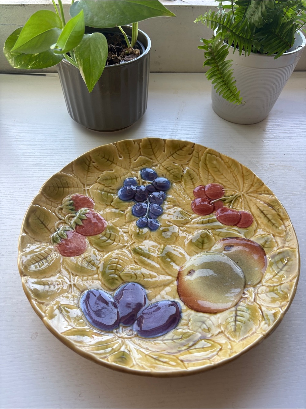 Vintage Sarreguemines French Majolica fruit plater 1920-1930 collectible piece